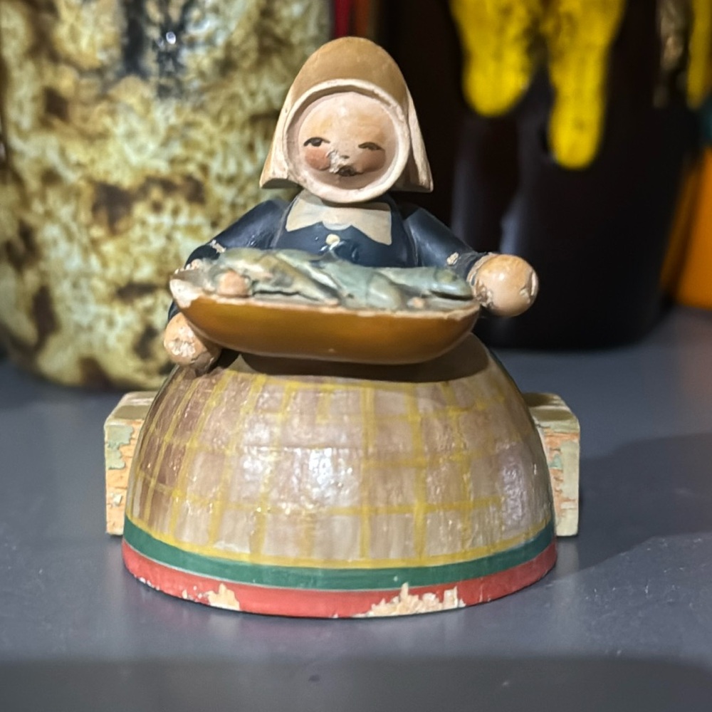 Vintage GDR Wendt Kühn Wood Figurine Fishwife Woman Fish Monger East Germany